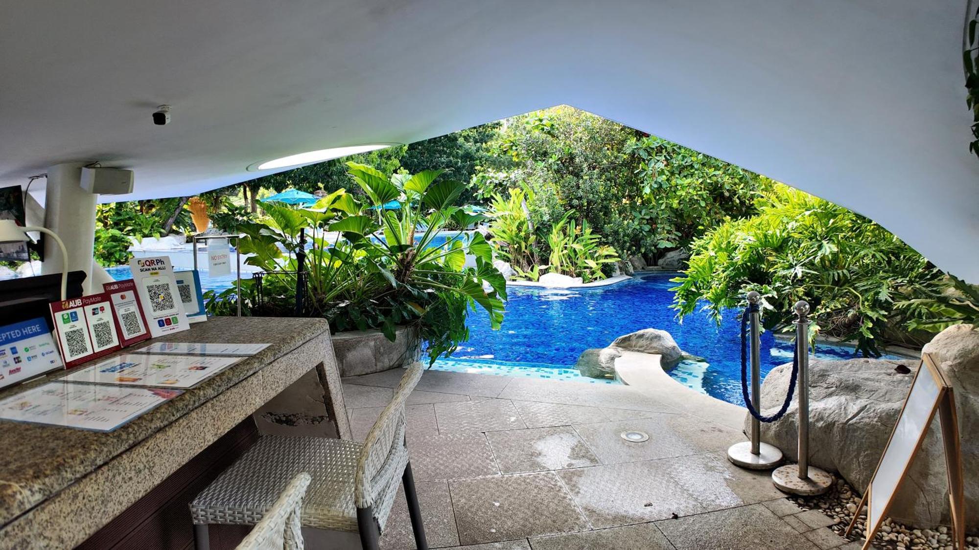 Apartment Dominiks Stylish Gem Ocean View Pool Queen Bed At Tambuli 8 Floor Fast Wifi