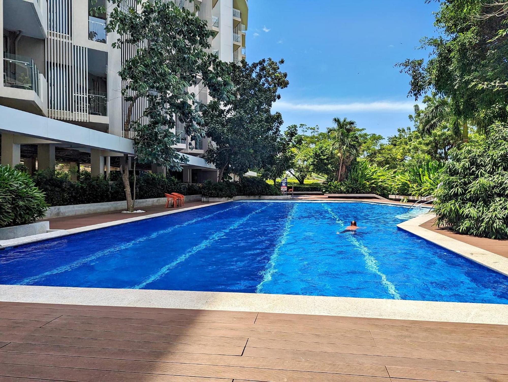 Dominiks Stylish Gem Ocean View Pool Queen Bed At Tambuli 8 Floor Fast Wifi Apartment