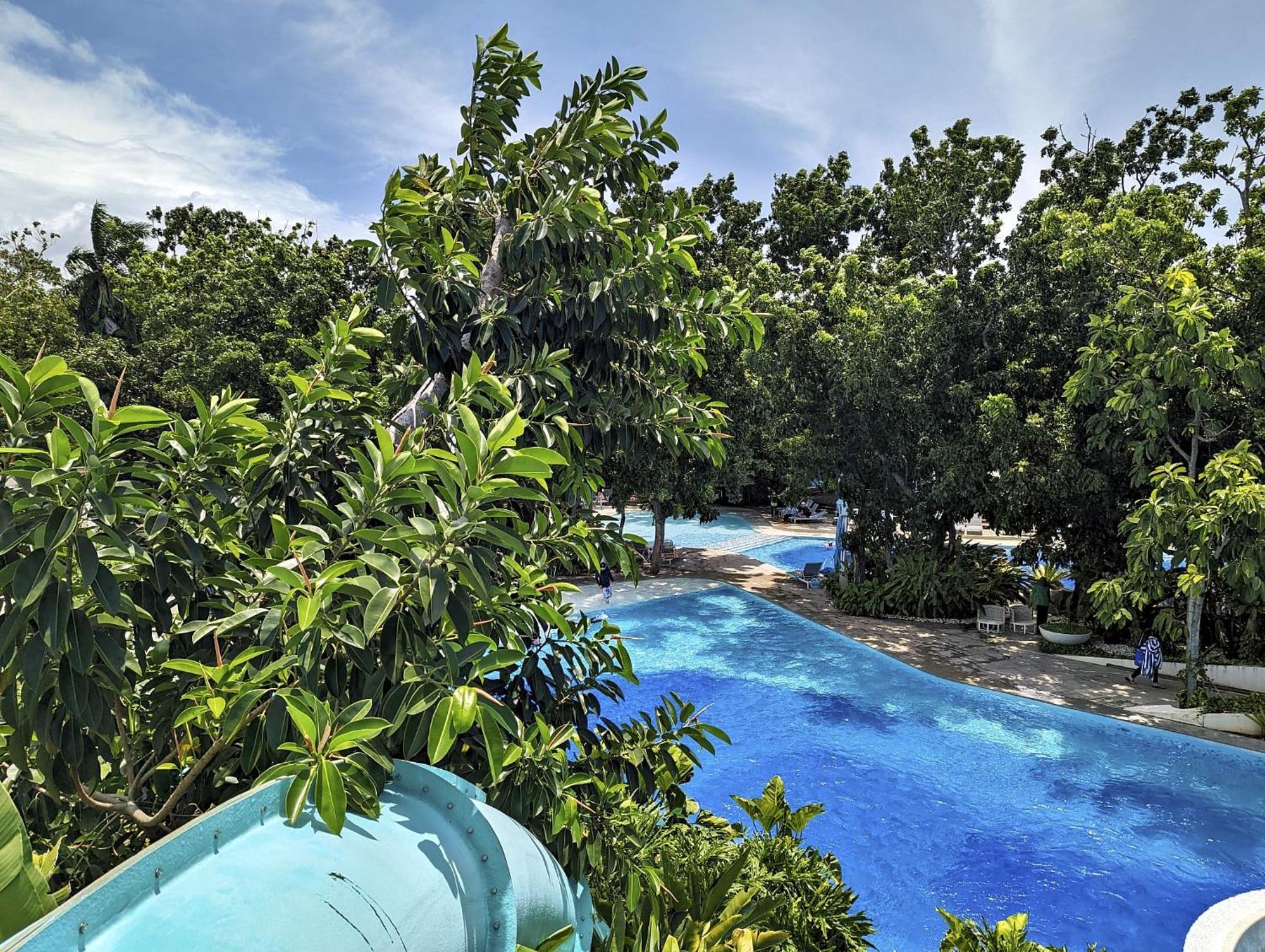 Dominiks Stylish Gem Ocean View Pool Queen Bed At Tambuli 8 Floor Fast Wifi Apartment Lapu-Lapu City