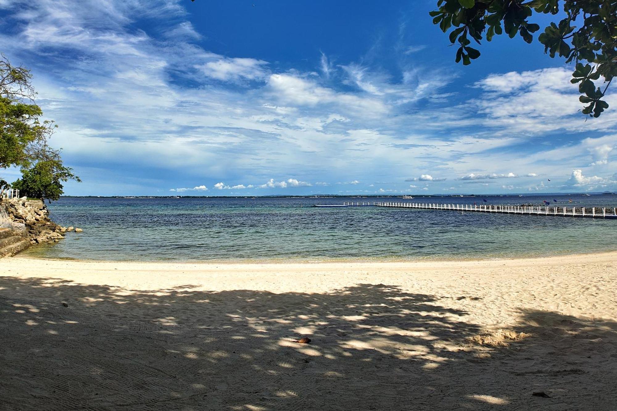 Dominiks Stylish Gem Ocean View Pool Queen Bed At Tambuli 8 Floor Fast Wifi Apartment