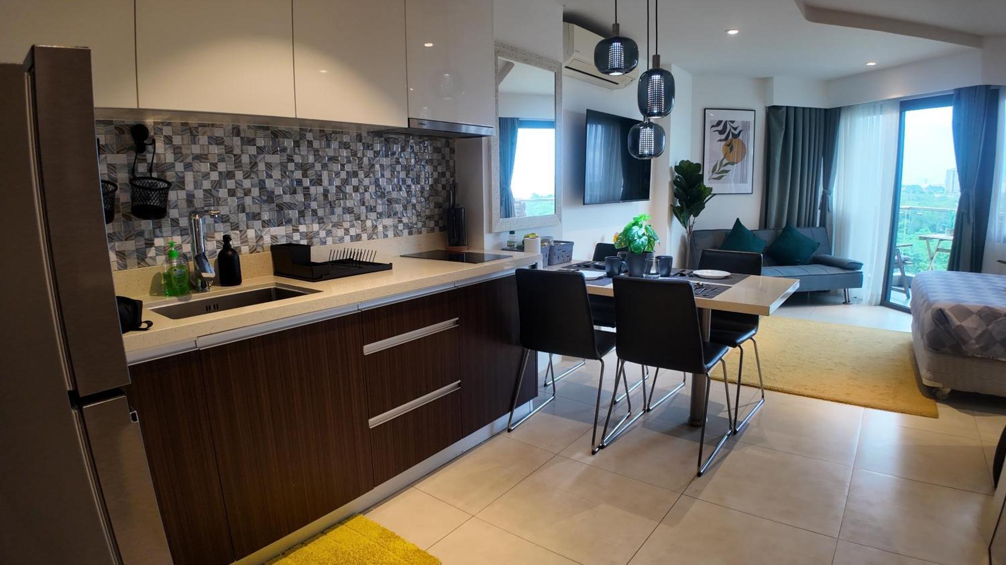 Dominiks Stylish Gem Ocean View Pool Queen Bed At Tambuli 8 Floor Fast Wifi Apartment *