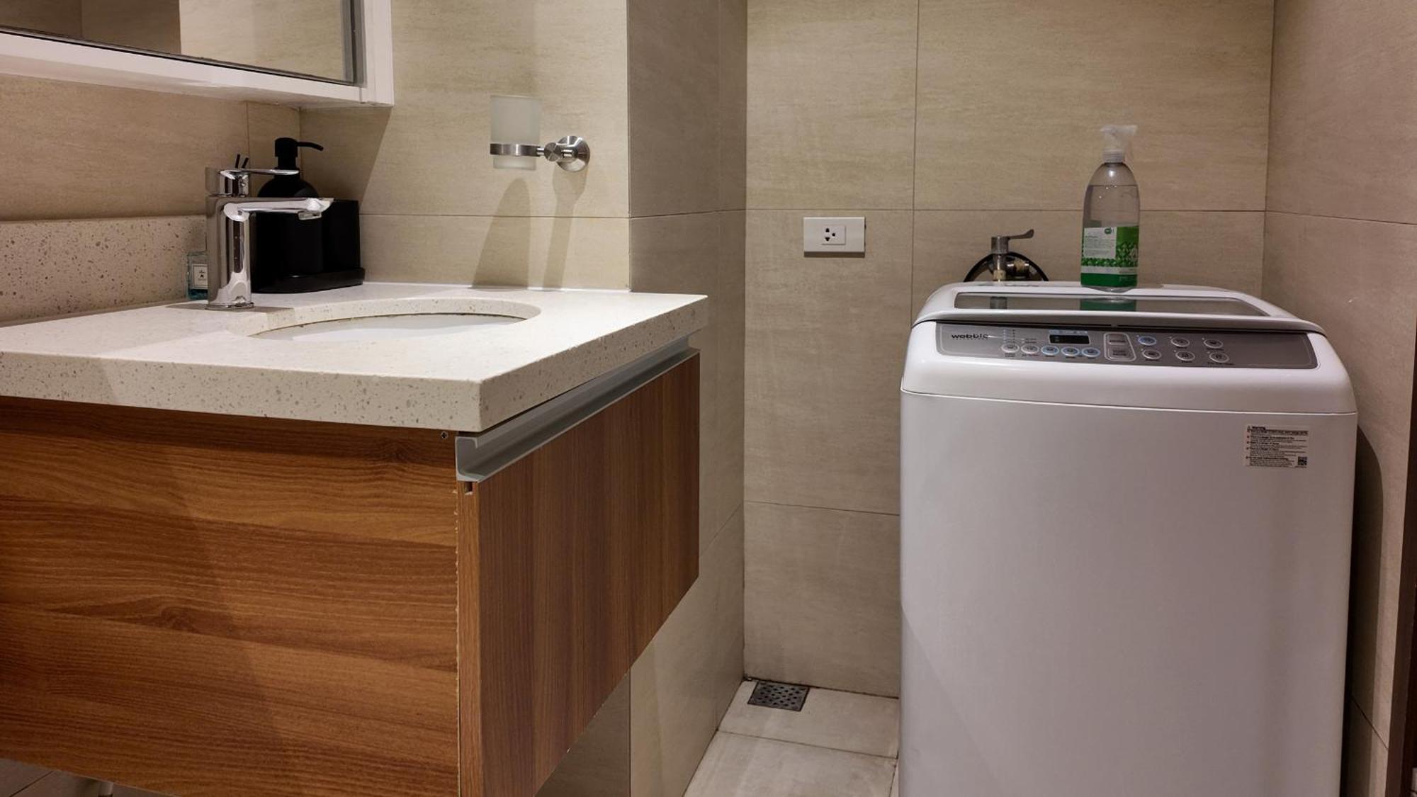 Apartment Dominiks Stylish Gem Ocean View Pool Queen Bed At Tambuli 8 Floor Fast Wifi *