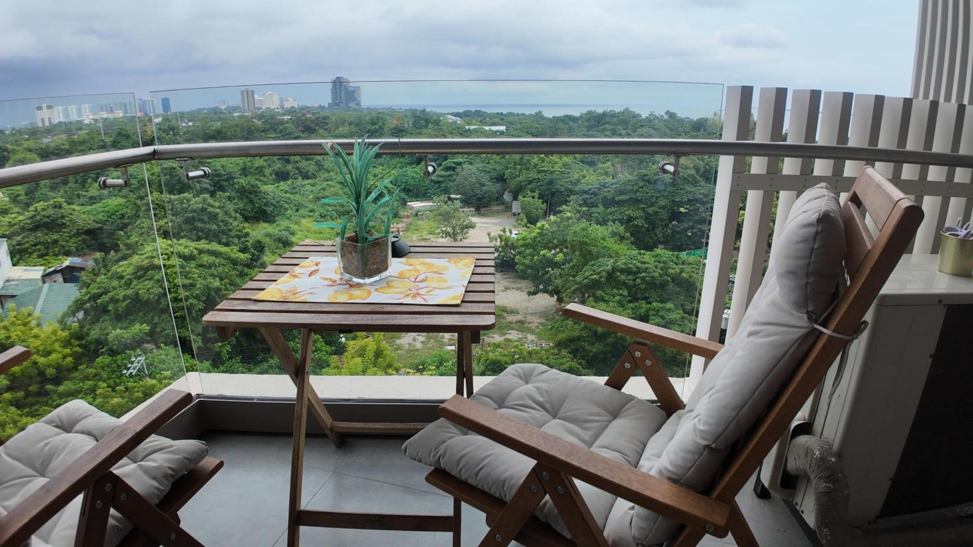Apartment Dominiks Stylish Gem Ocean View Pool Queen Bed At Tambuli 8 Floor Fast Wifi Lapu-Lapu City