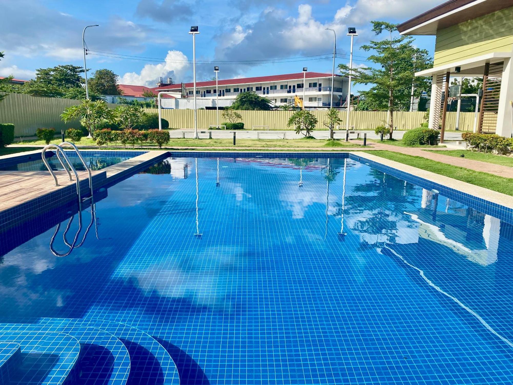 Llames Near Mactan Airport - Rustic & Spacious *