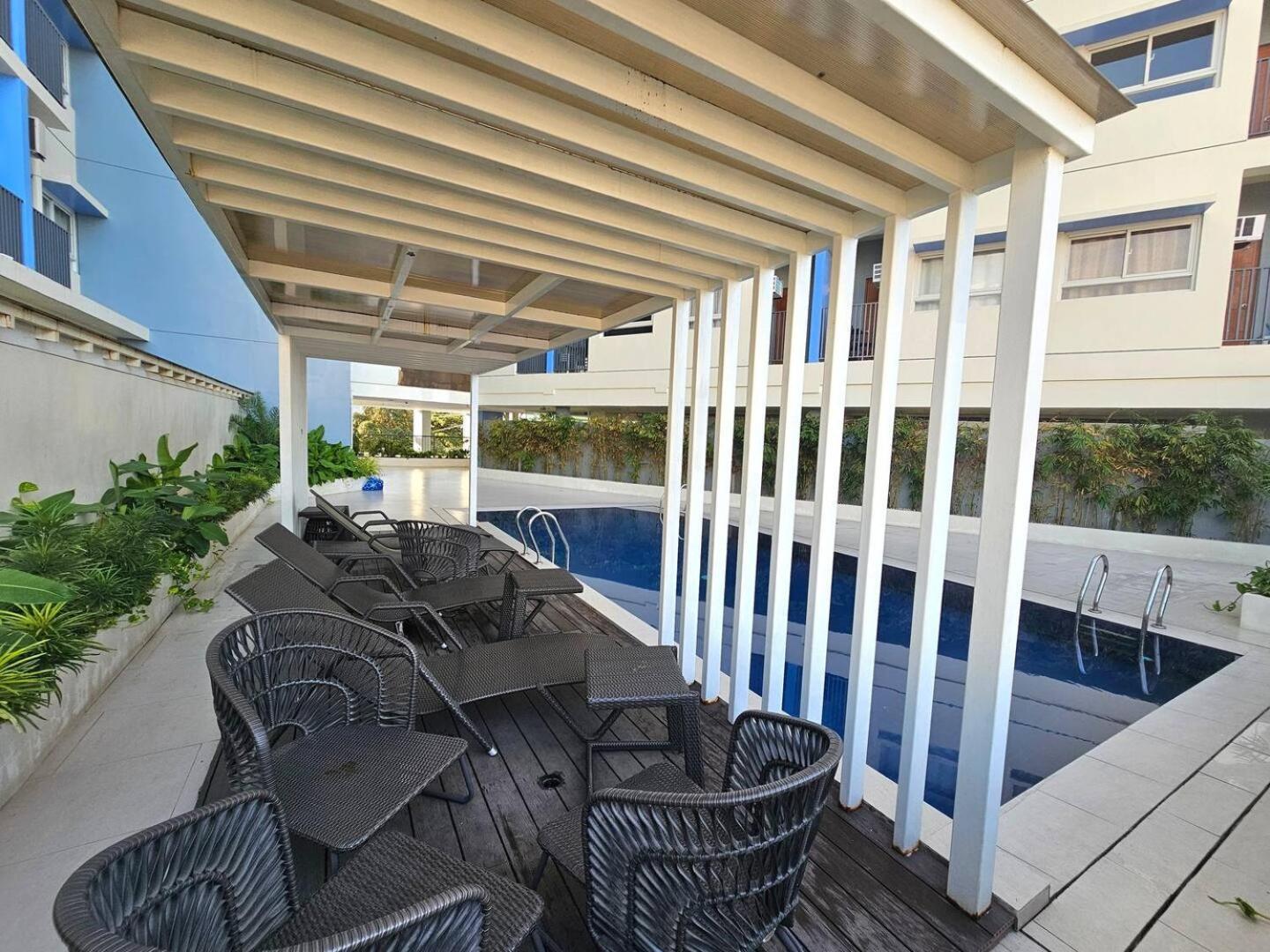 Elegant With Balcony Unit 625 - 6th Floor - Near Ateneo De Cebu - High Speed Internet - Northwoods Place Aparthotel *
