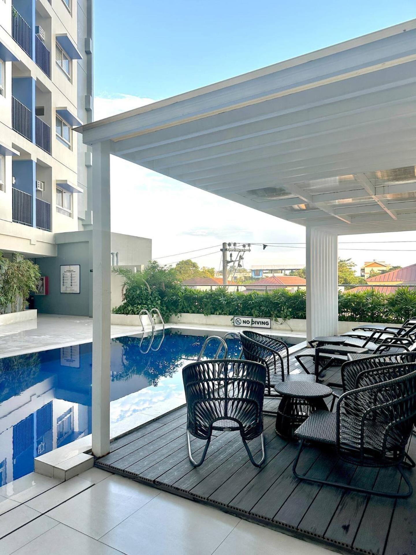 Elegant With Balcony Unit 625 - 6th Floor - Near Ateneo De Cebu - High Speed Internet - Northwoods Place Aparthotel *
