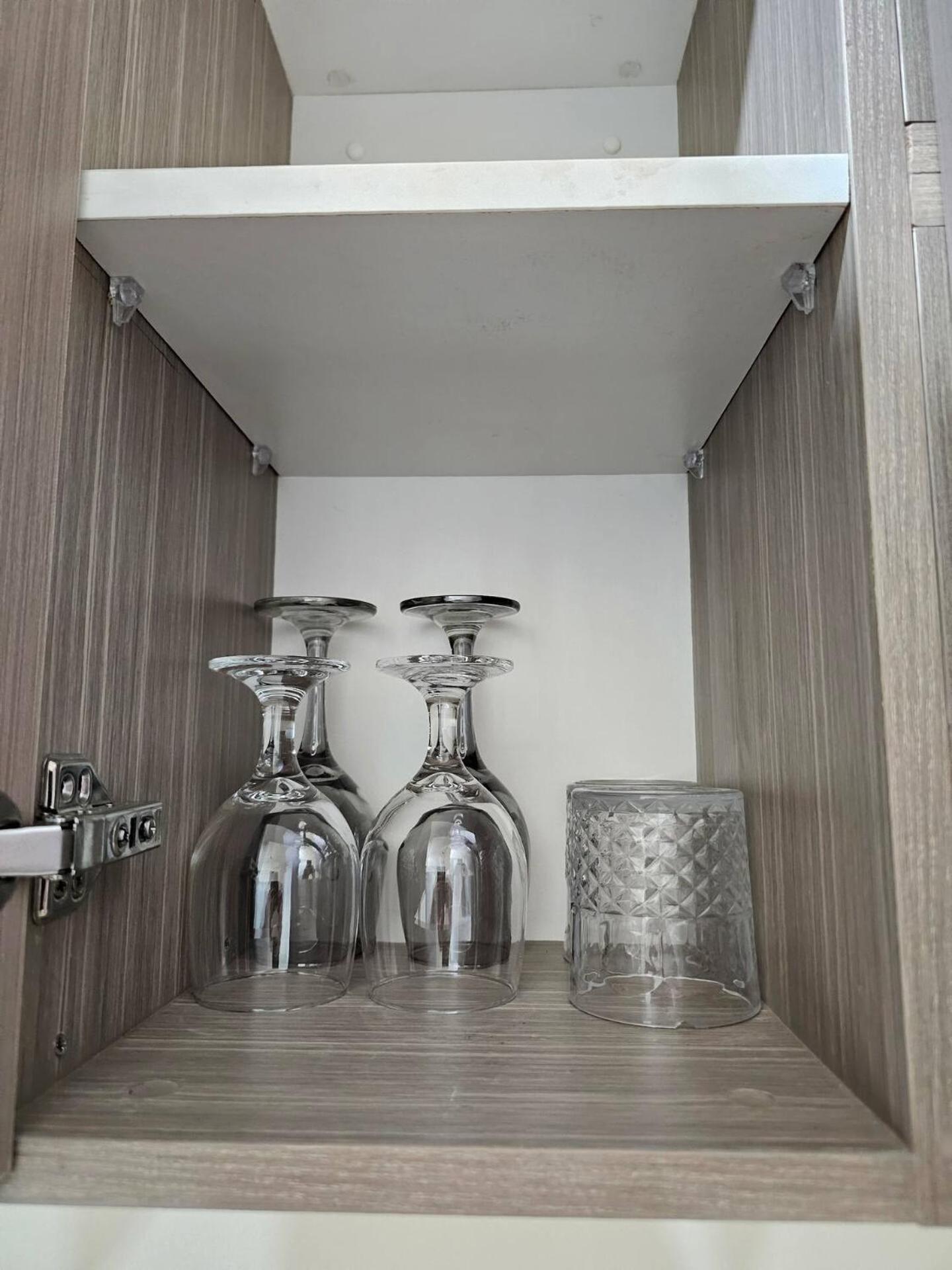 Elegant With Balcony Unit 625 - 6th Floor - Near Ateneo De Cebu - High Speed Internet - Northwoods Place Aparthotel Mandaue City