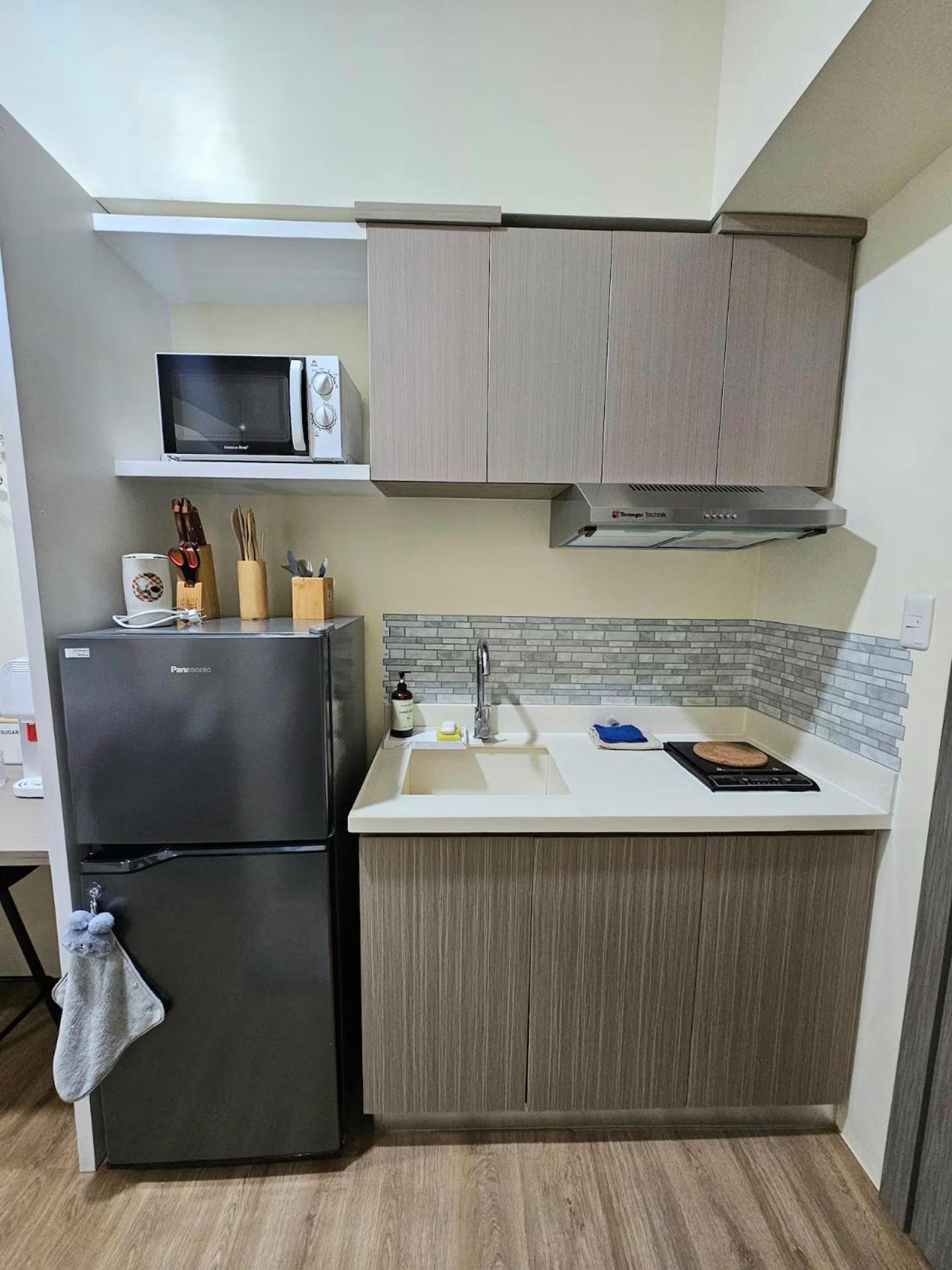 Aparthotel Elegant With Balcony Unit 625 - 6th Floor - Near Ateneo De Cebu - High Speed Internet - Northwoods Place