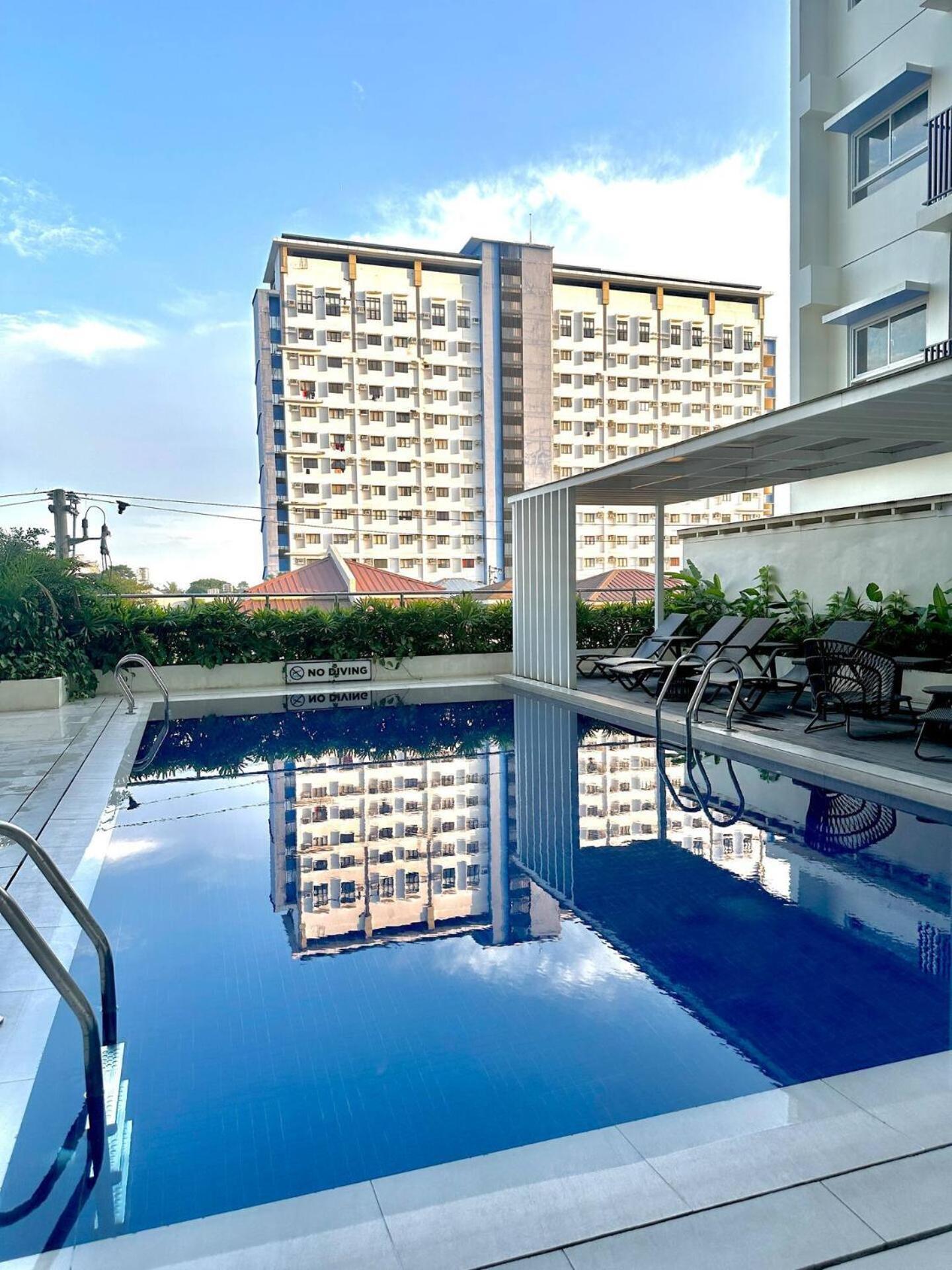 Elegant With Balcony Unit 625 - 6th Floor - Near Ateneo De Cebu - High Speed Internet - Northwoods Place Aparthotel Mandaue City