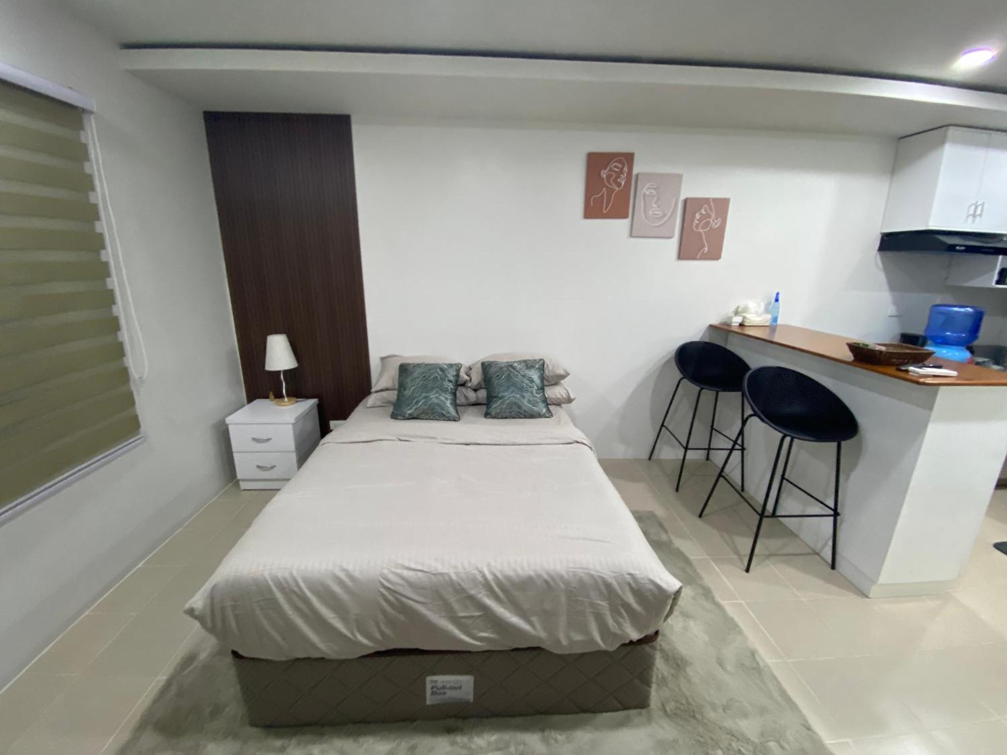 Llames Near Mactan Airport - Rustic & Spacious Aparthotel Lapu-Lapu City