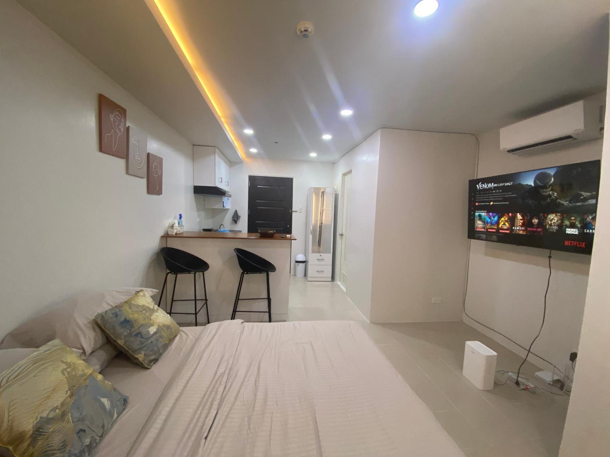 Llames Near Mactan Airport - Rustic & Spacious Aparthotel *