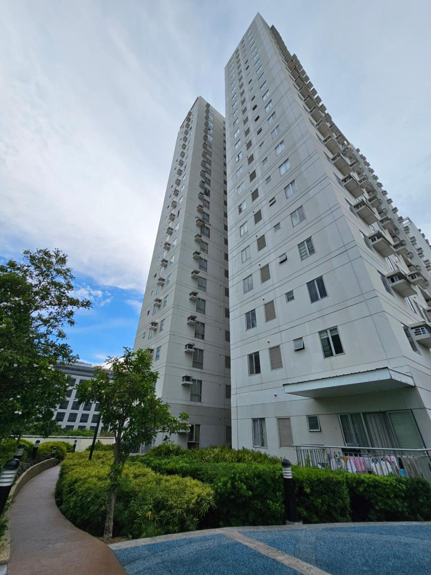 20th Floor 1br It Park Unit Across Sugbo Mercado Apartment Cebu