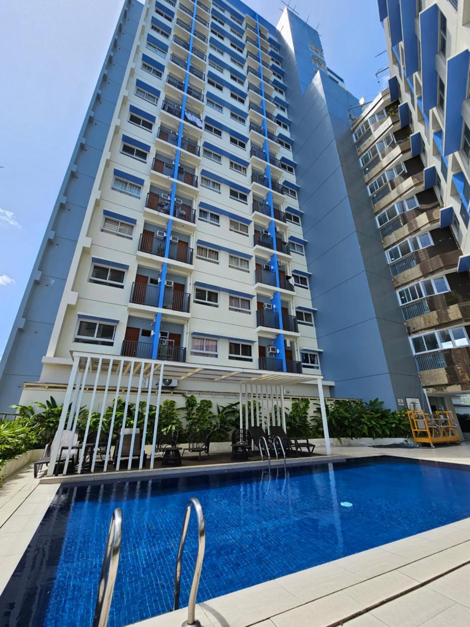 Aparthotel Elegant With Balcony Unit 625 - 6th Floor - Near Ateneo De Cebu - High Speed Internet - Northwoods Place Mandaue City