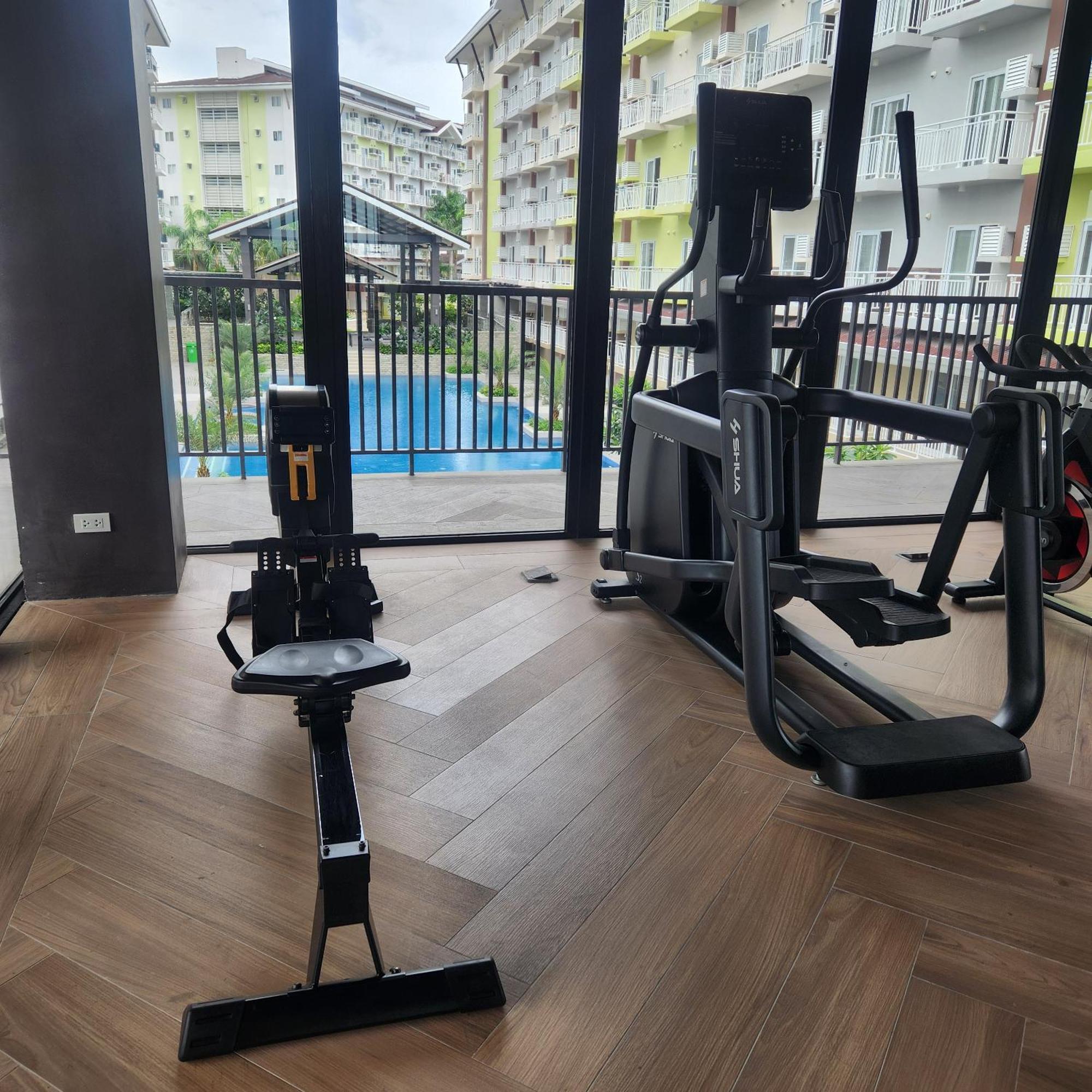 Azur Suites: Stylish Airport Retreat With Netflix And Luxe Pool Apartment *