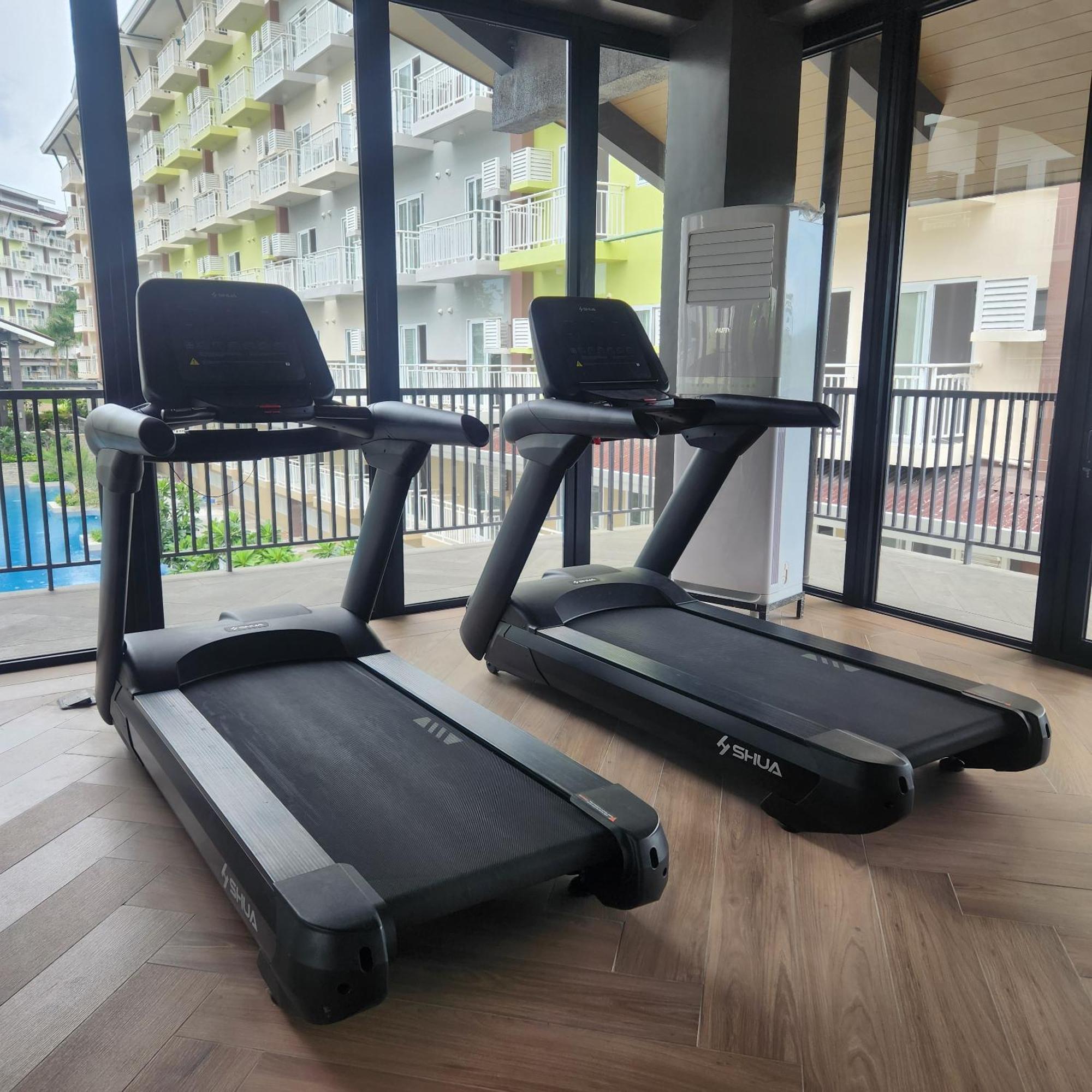 Apartment Azur Suites: Stylish Airport Retreat With Netflix And Luxe Pool *