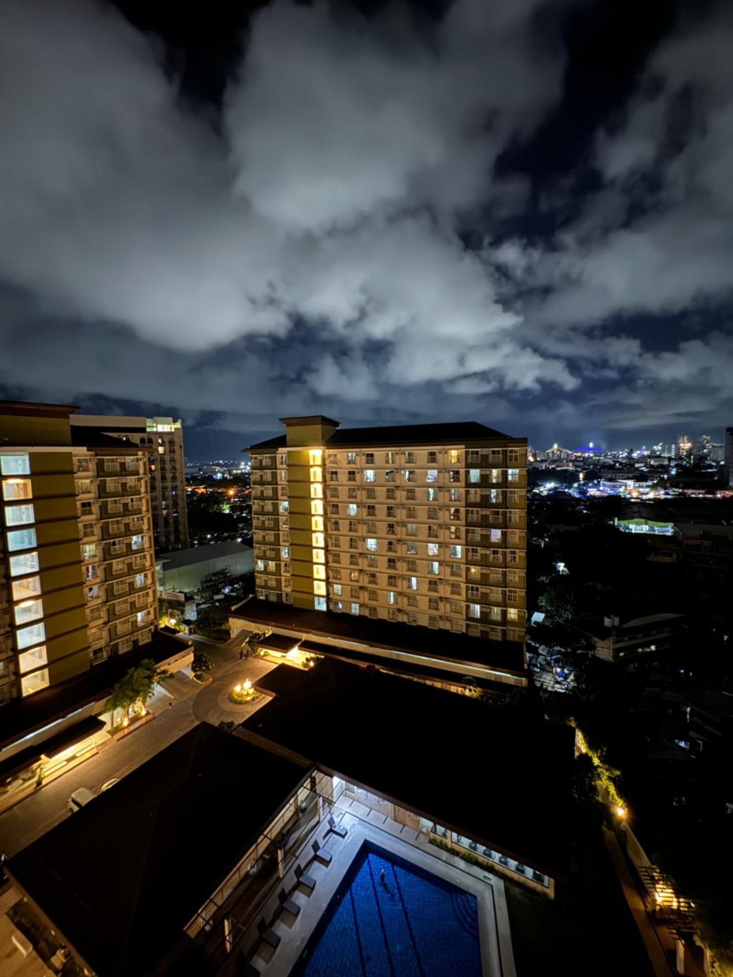 Cf Haven - Living W/ Balcony At Bamboo Bay * Mandaue City