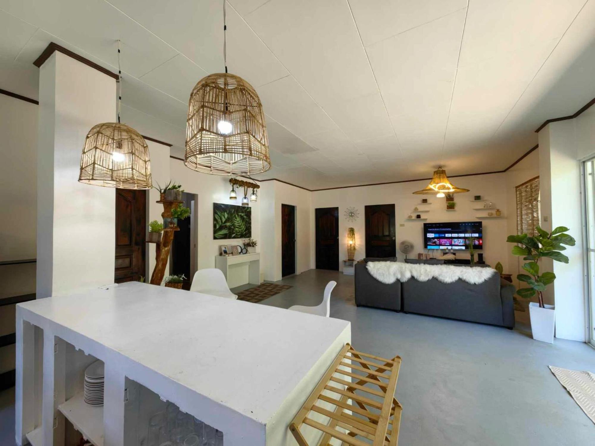Fredo's At Pangpang Bar & Restaurant *