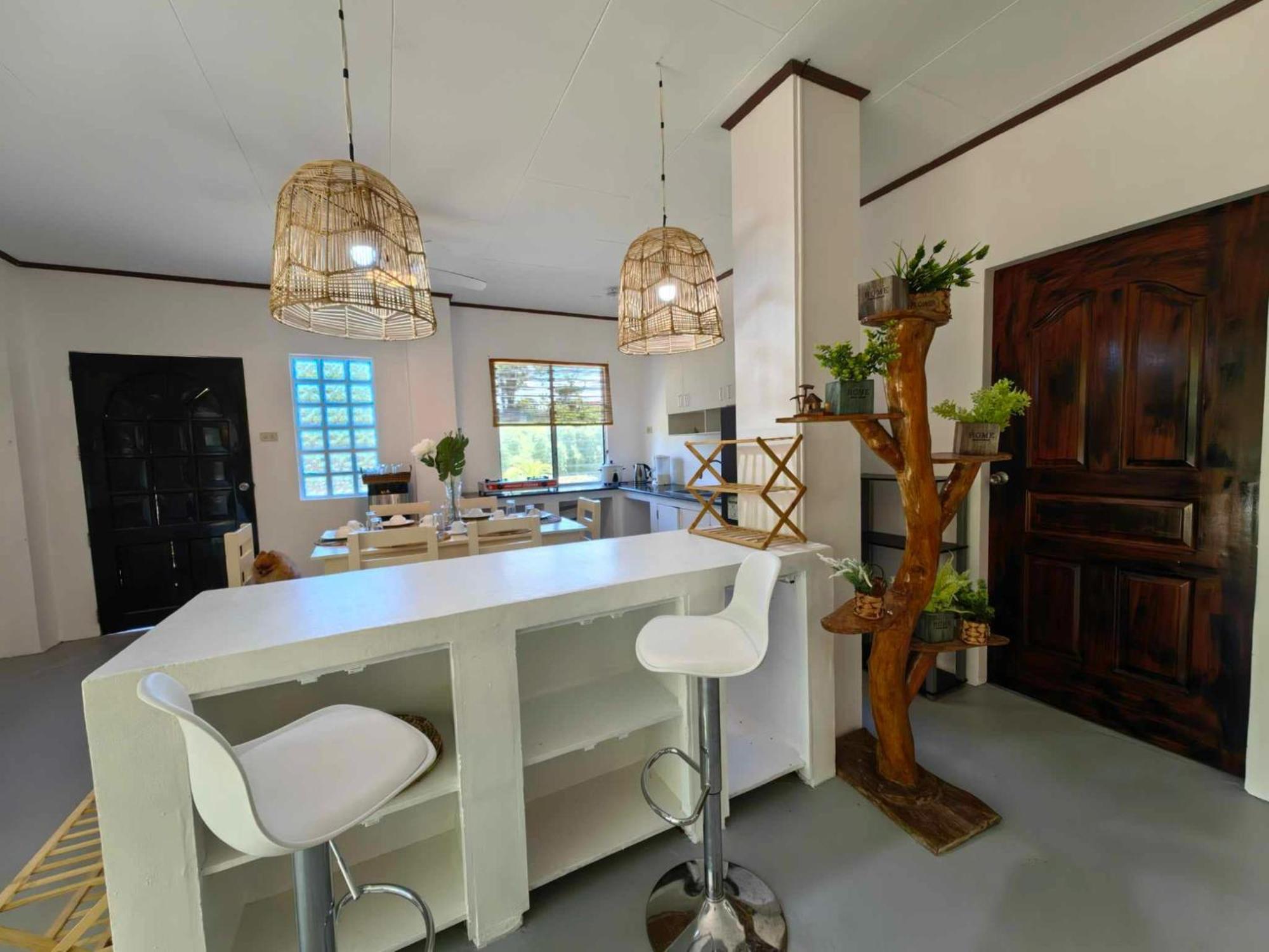 Fredo's At Pangpang Bar & Restaurant Apartment