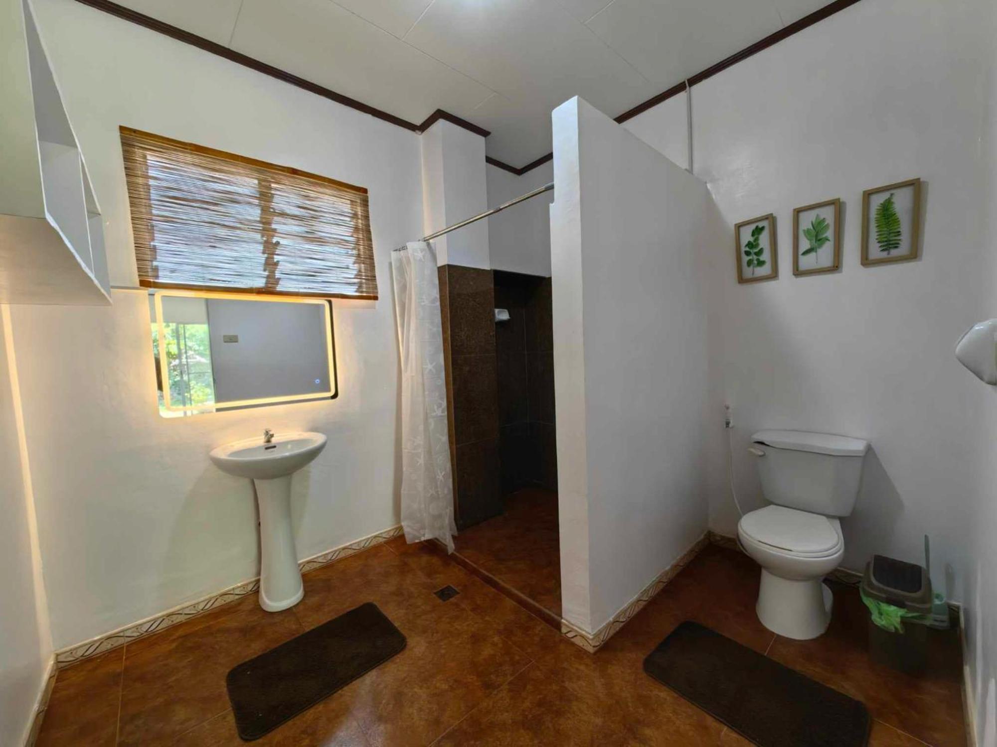 Fredo's At Pangpang Bar & Restaurant Apartment *