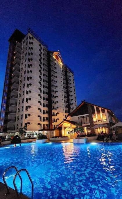 Grace Staycation Pool, 24hr Checkin & Easy Reach Airport Apartment *