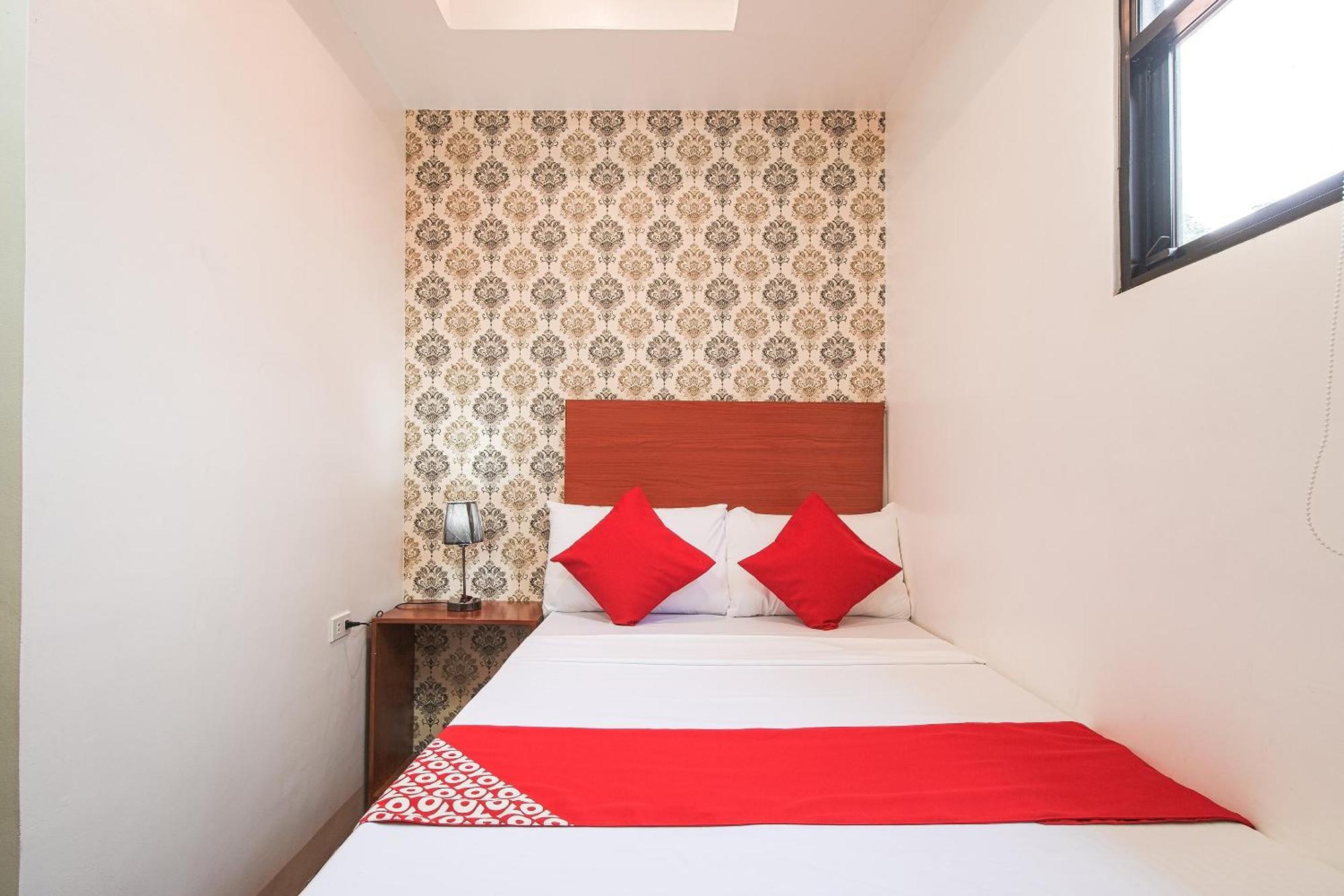 Hotel Oyo 685 K Fortune Apartelle 3*