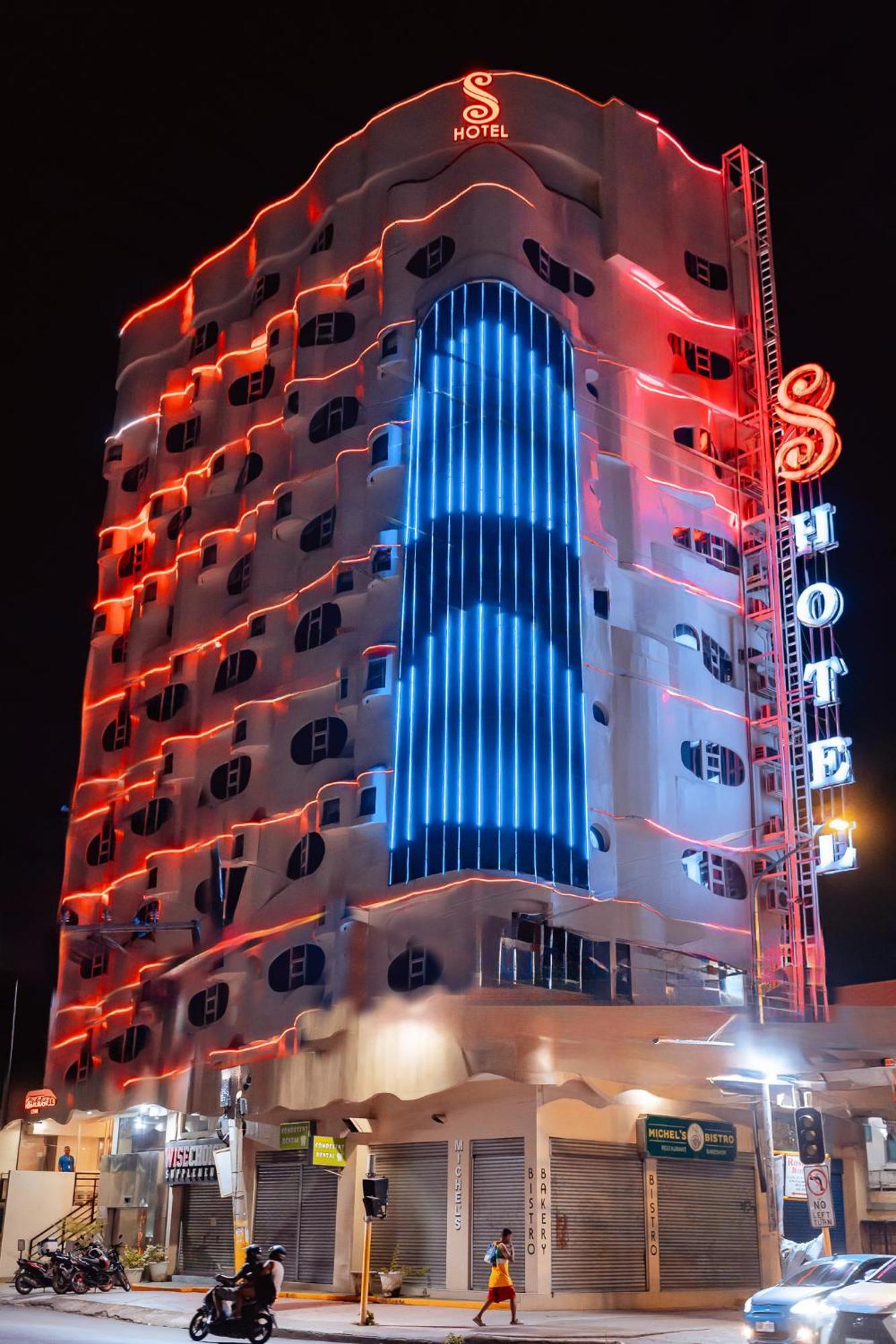 Hotel S & Residences 2*