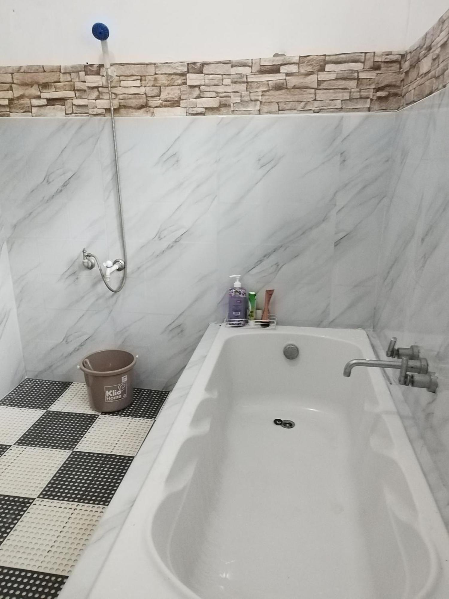 R & J In Naga Cebu Homestay