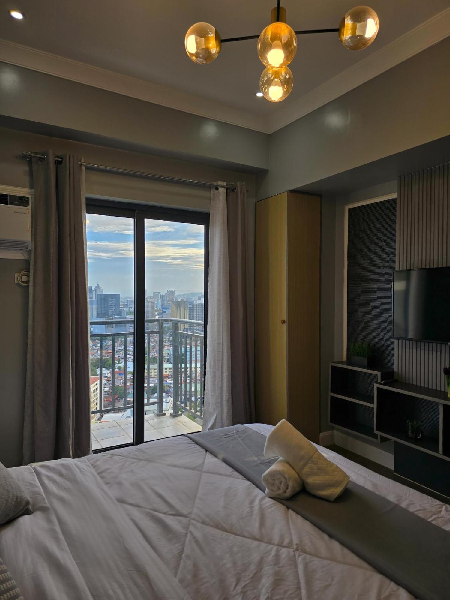 Aparthotel Cozy Urban In Grand Residences With Balcony