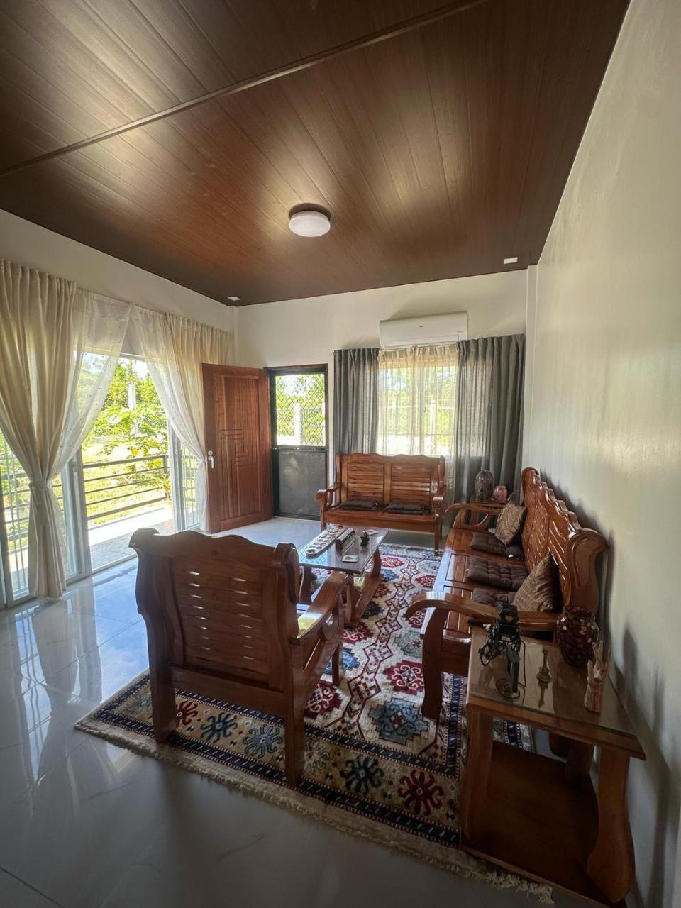 Homestay Jennys White Haven San Francisco (Cebu)