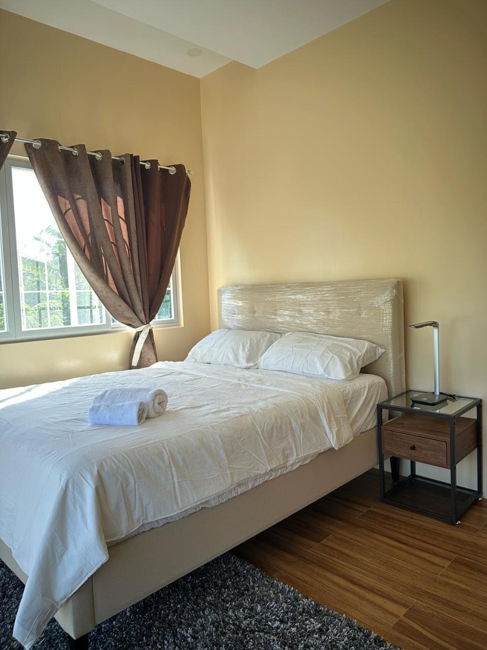 Jennys White Haven Homestay San Francisco (Cebu)