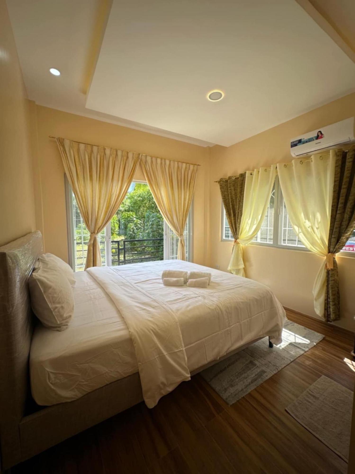 Jennys White Haven * San Francisco (Cebu)