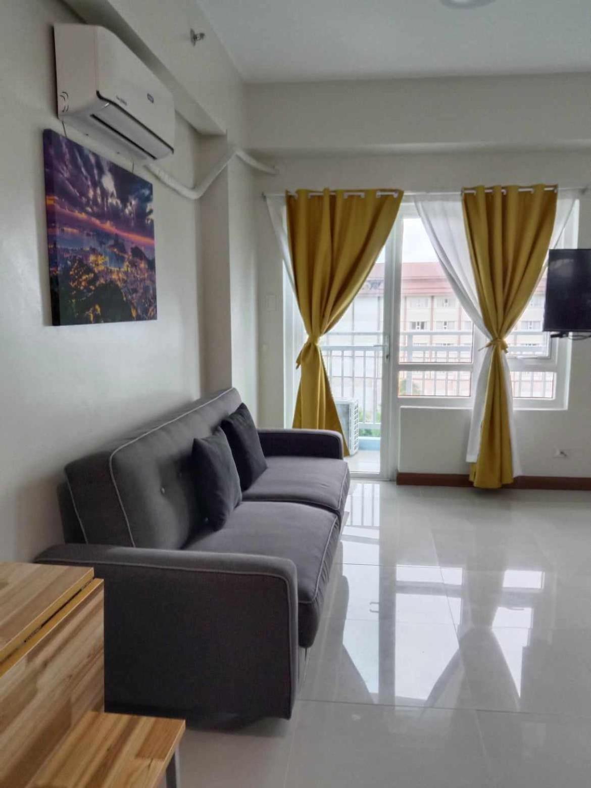Spacious Unit With Balcony And Seaview Apartment