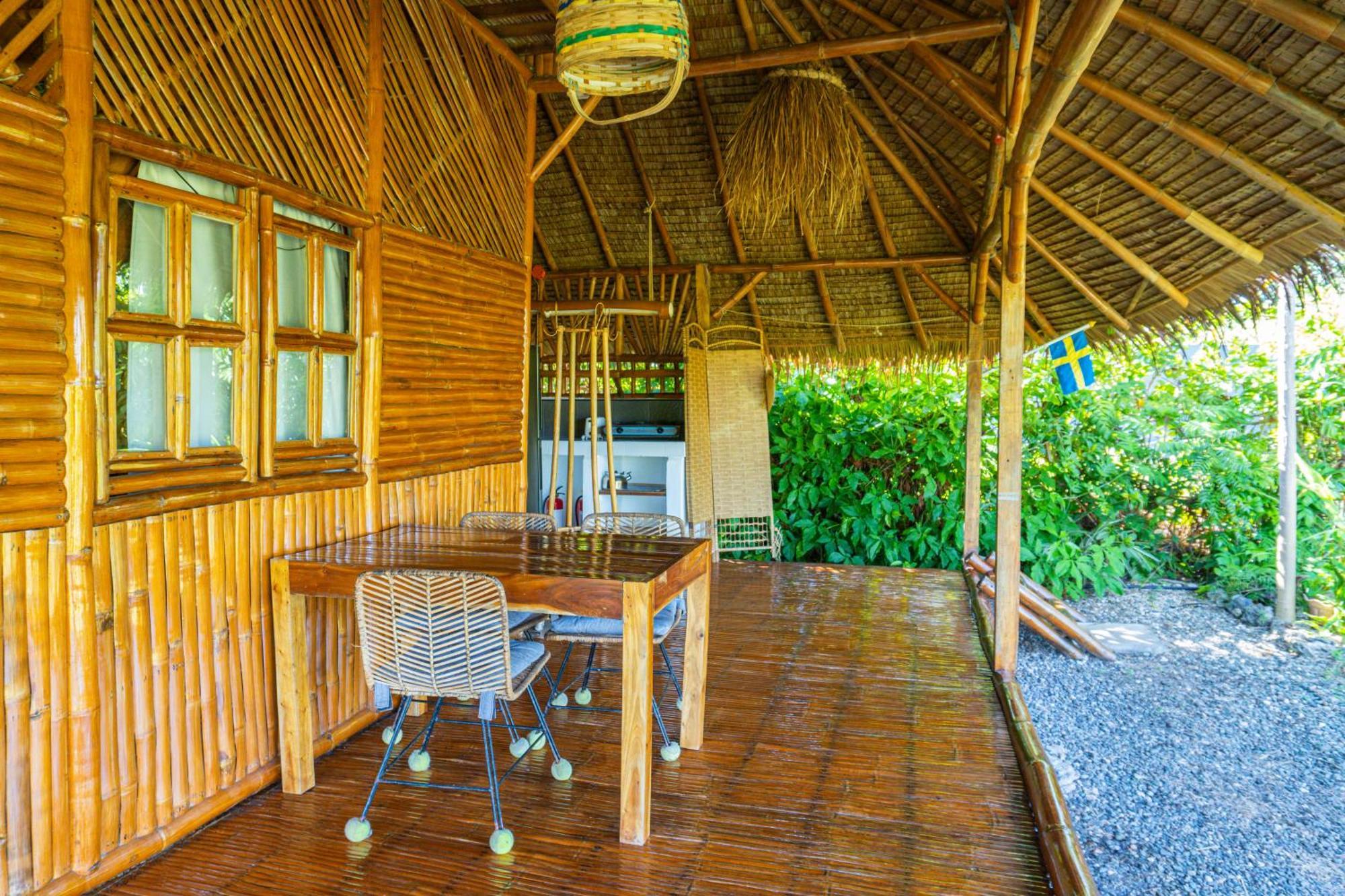 Tongo Hill Lodge *