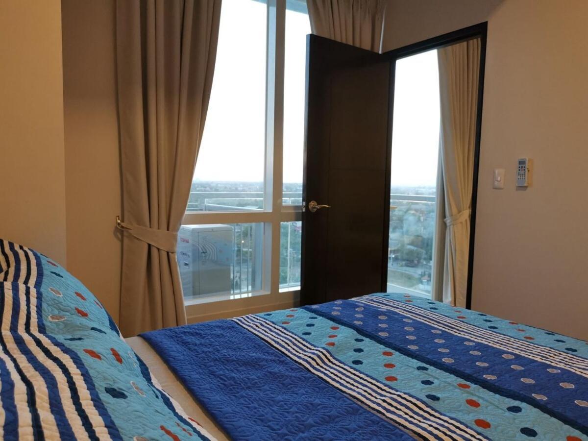 High-rise 11th Floor Escape Apartment
