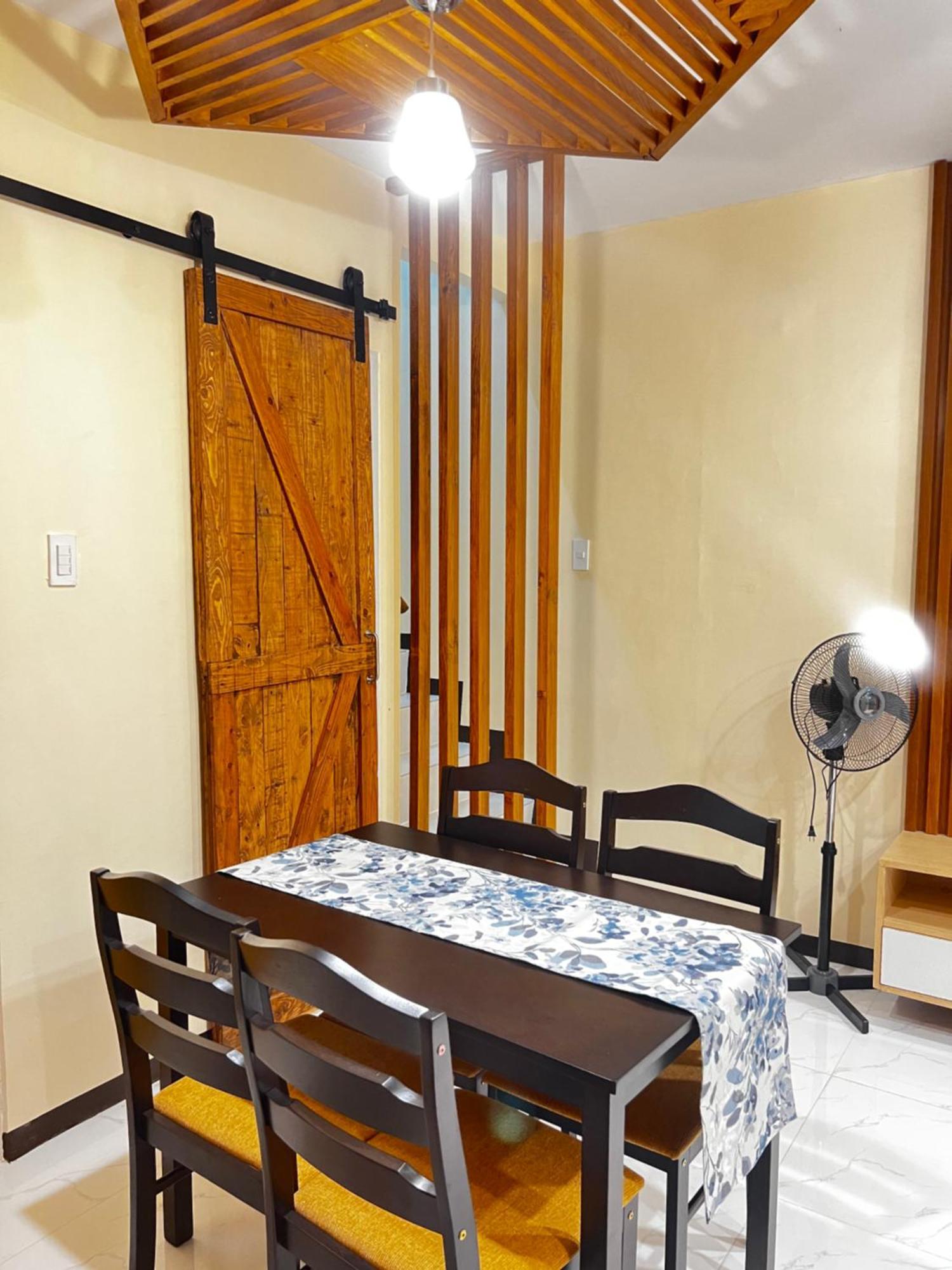 Fully-furnished Compostela House With Carpark, Wifi, Netflix Apartment *