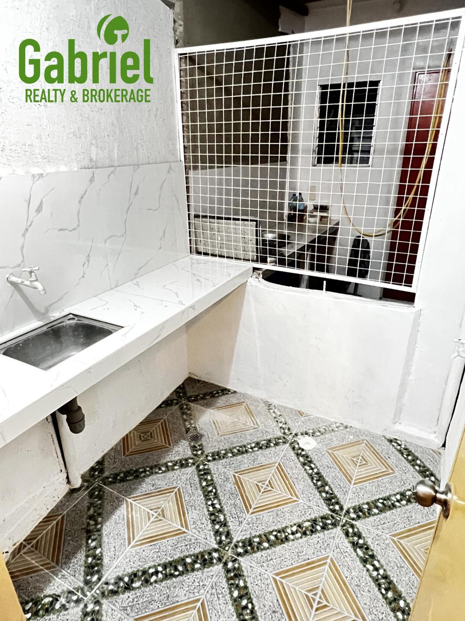 Fully-furnished Compostela House With Carpark, Wifi, Netflix