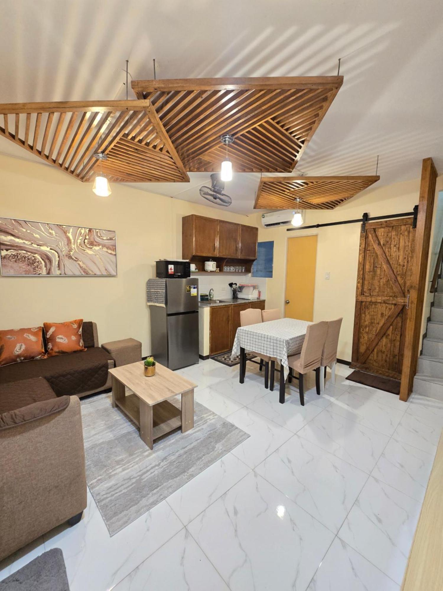 Fully-furnished Compostela House With Carpark, Wifi, Netflix Compostela (Cebu)