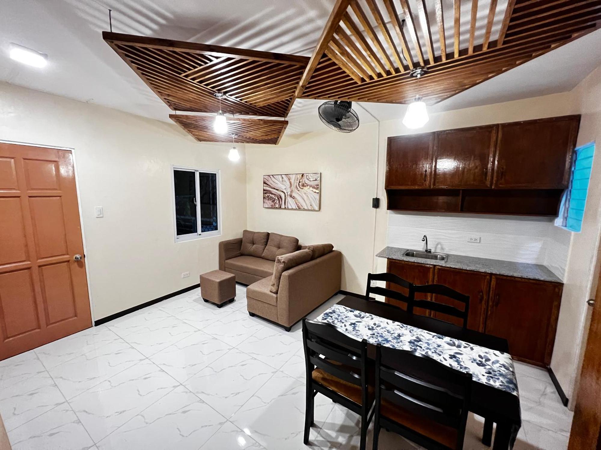Apartment Fully-furnished Compostela House With Carpark, Wifi, Netflix Compostela (Cebu)
