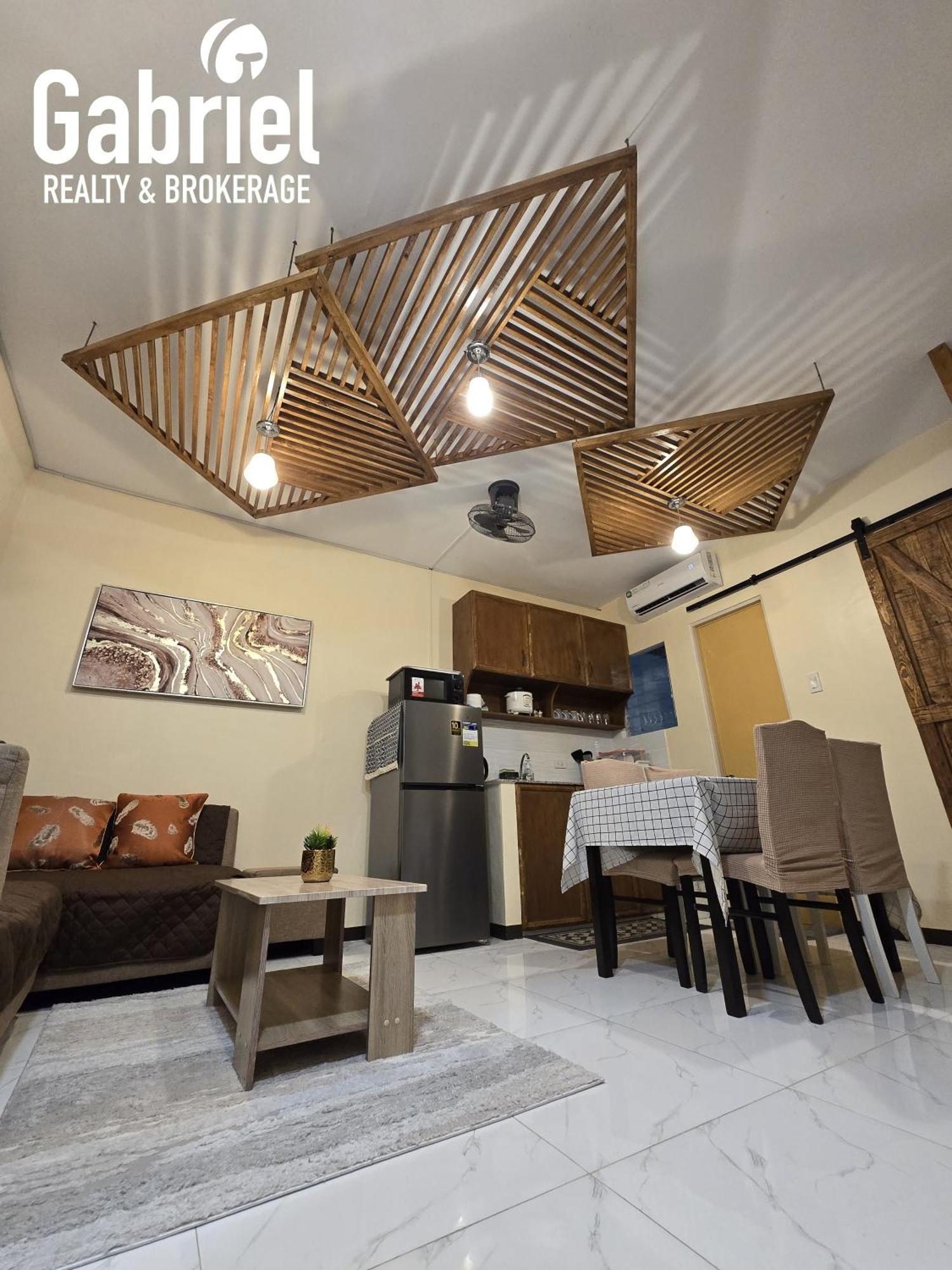 Fully-furnished Compostela House With Carpark, Wifi, Netflix Apartment *