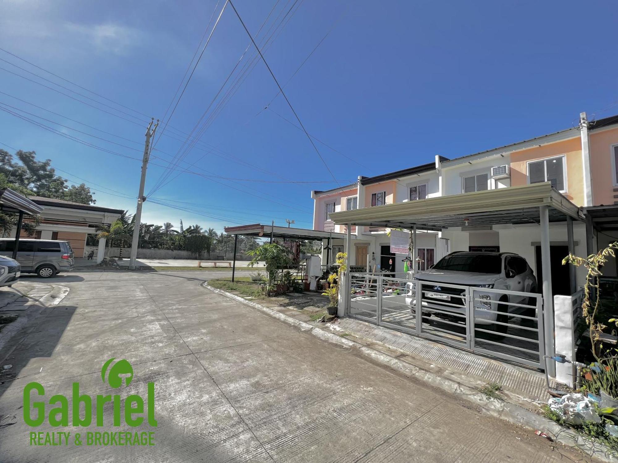 Fully-furnished Compostela House With Carpark, Wifi, Netflix Apartment