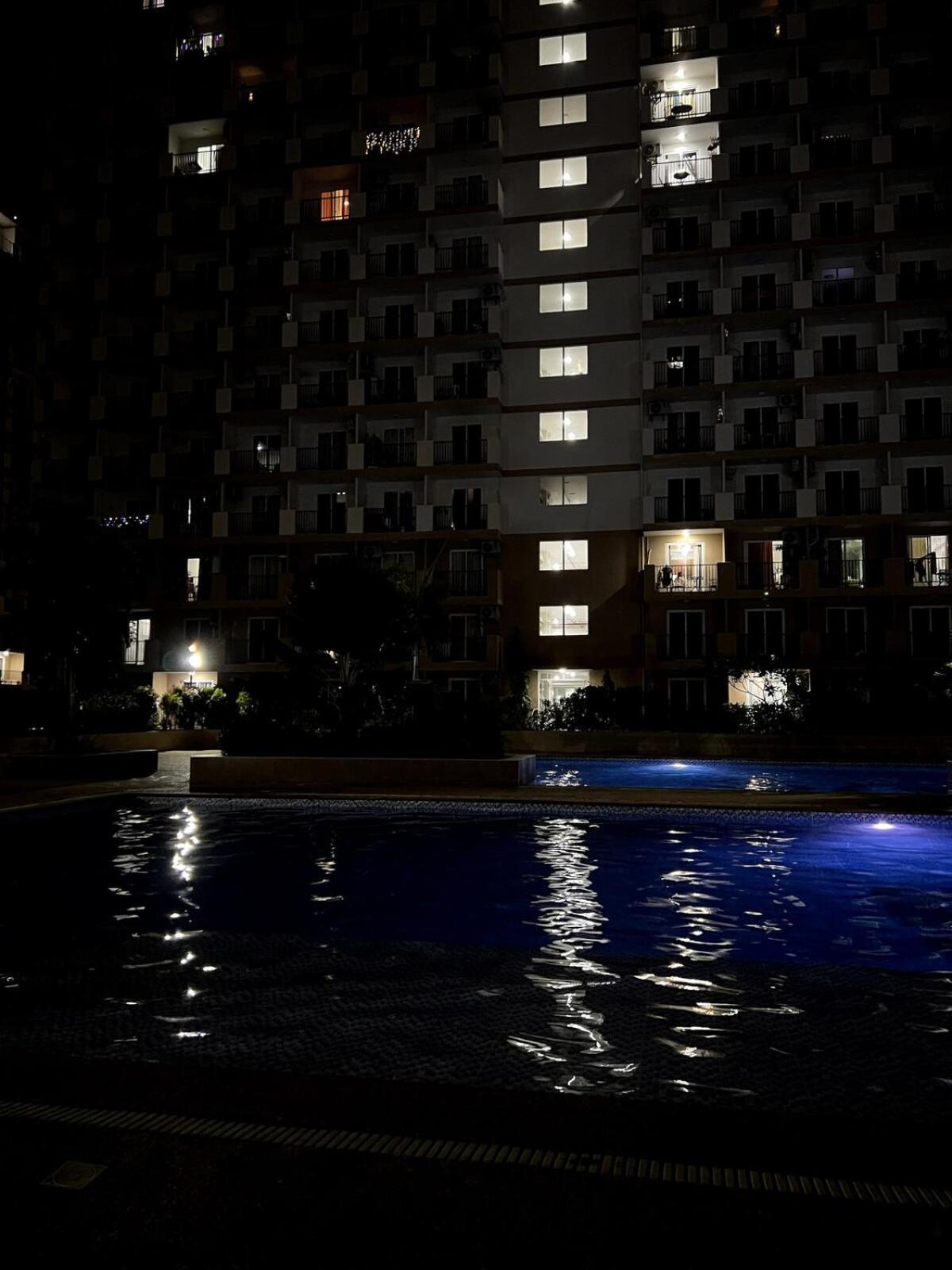 Apartment Pool View With Balcony Near Mactan Airport - La Vela Mactan Lapu-Lapu City