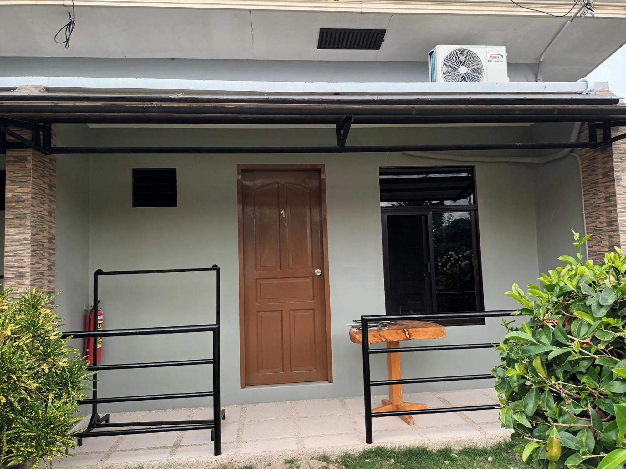 Grae's Apartelle Hostel *