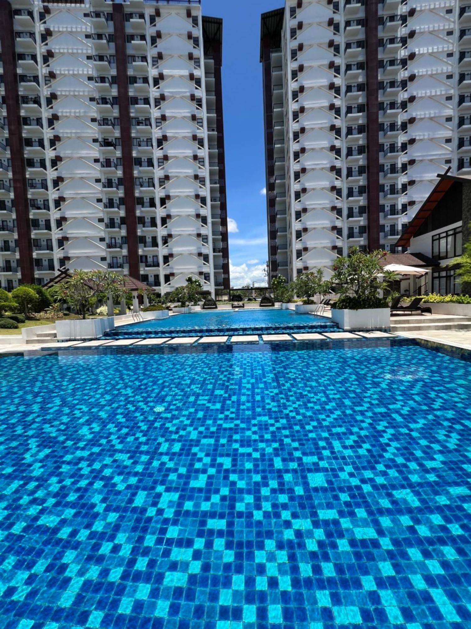 Royal Oceancrest Eleanor