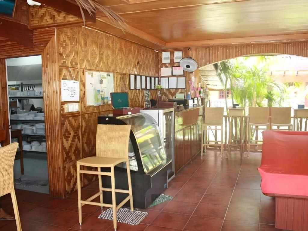 Coucou Bar And Restaurant 3*