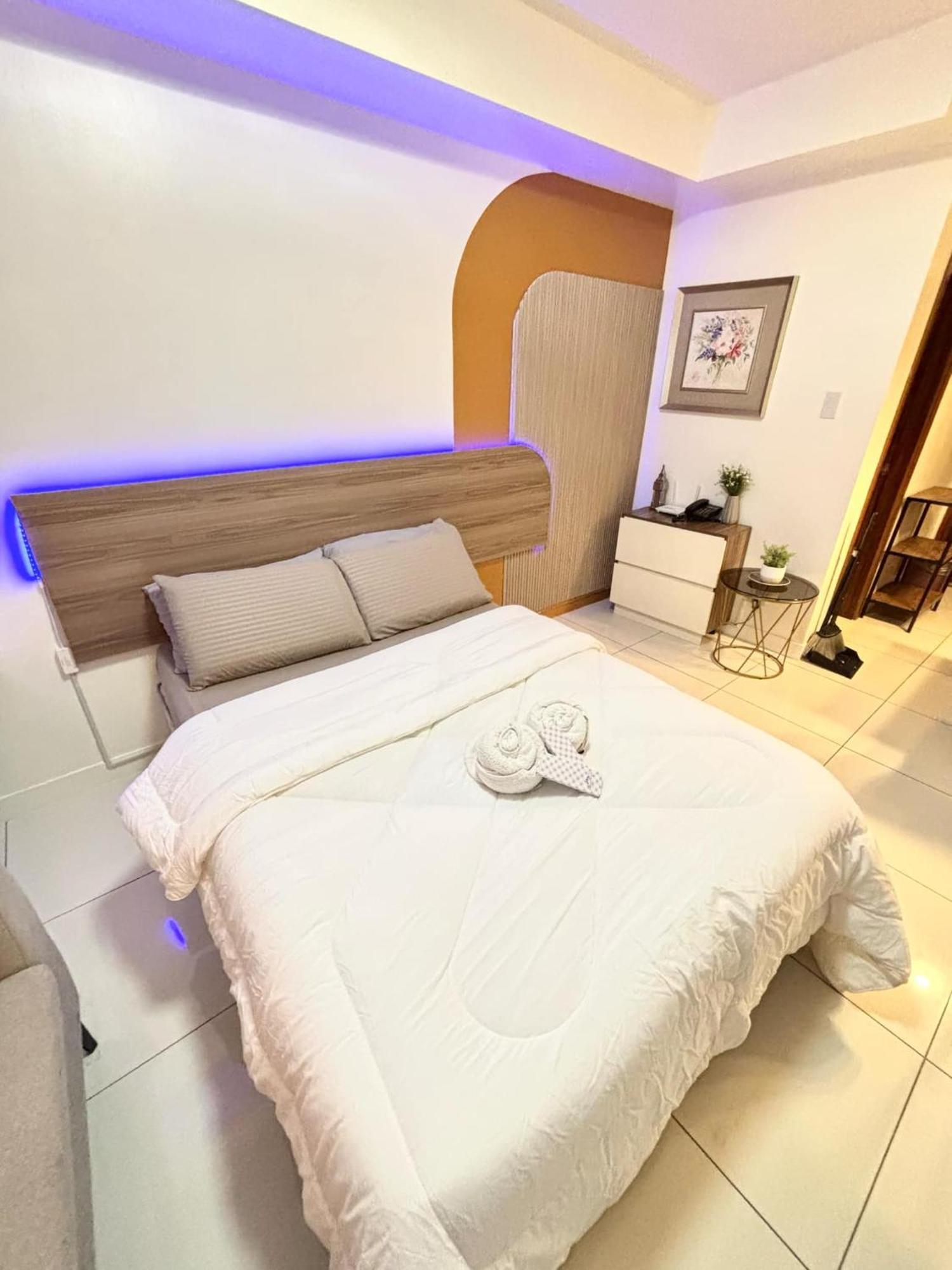 Classy Gabi's Crib - Horizon 101 *