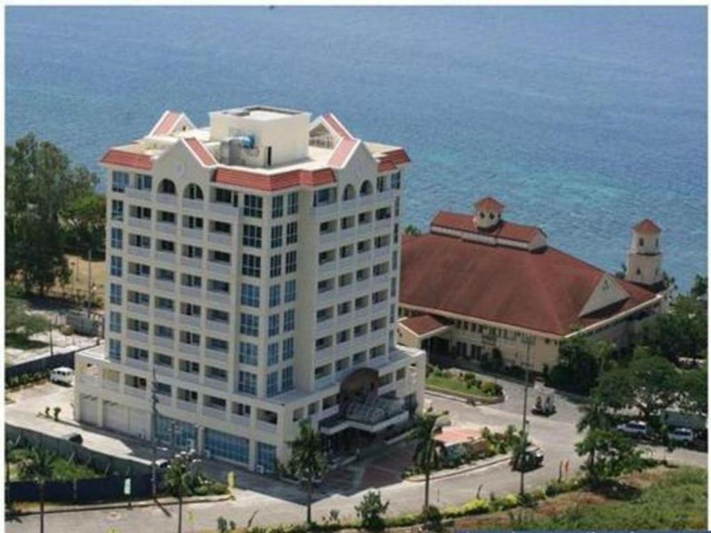 La Mirada Beachfront Condo: Ocean Views & Amenities 2* Lapu-Lapu City