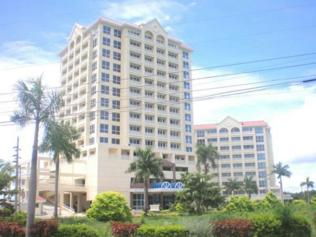 Resort La Mirada Beachfront Condo: Ocean Views & Amenities 2*