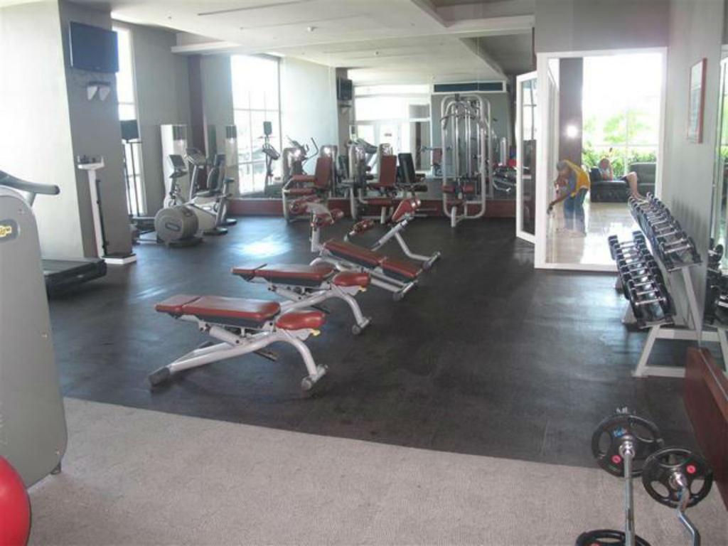 La Mirada Beachfront Condo: Ocean Views & Amenities Lapu-Lapu City