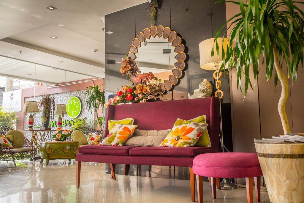 Hotel Canberry 2*