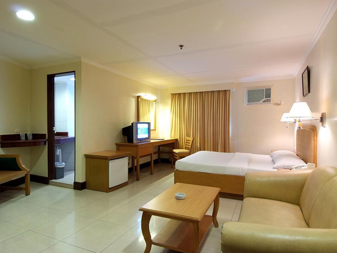 Diplomat Hotel